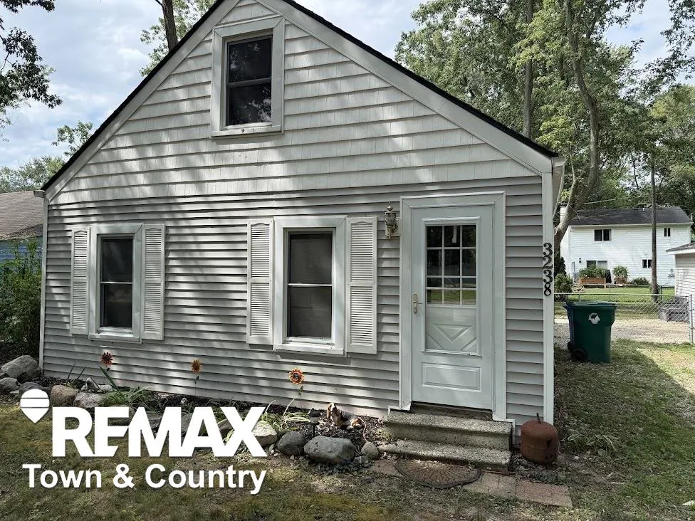 3238 Newton Road Commerce Charter Township, MI 48382