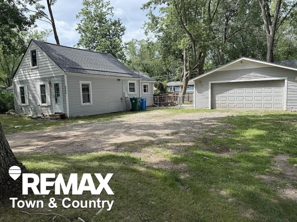 3238 Newton Road Commerce Charter Township, MI 48382