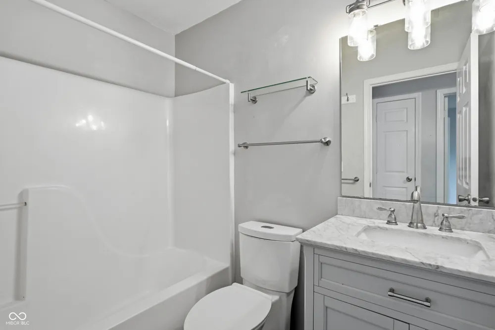 3217 Creekshore Drive Indianapolis, IN 46268