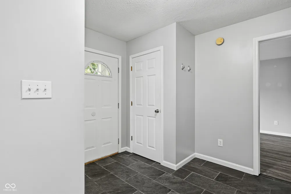 3217 Creekshore Drive Indianapolis, IN 46268