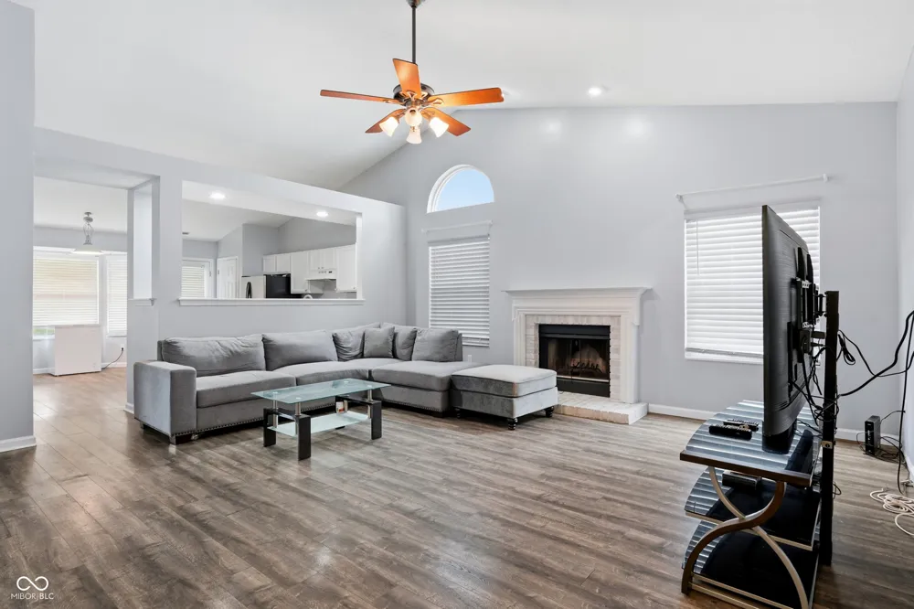 3217 Creekshore Drive Indianapolis, IN 46268