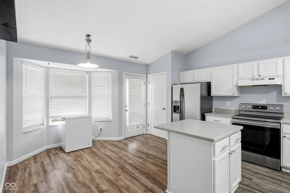 3217 Creekshore Drive Indianapolis, IN 46268