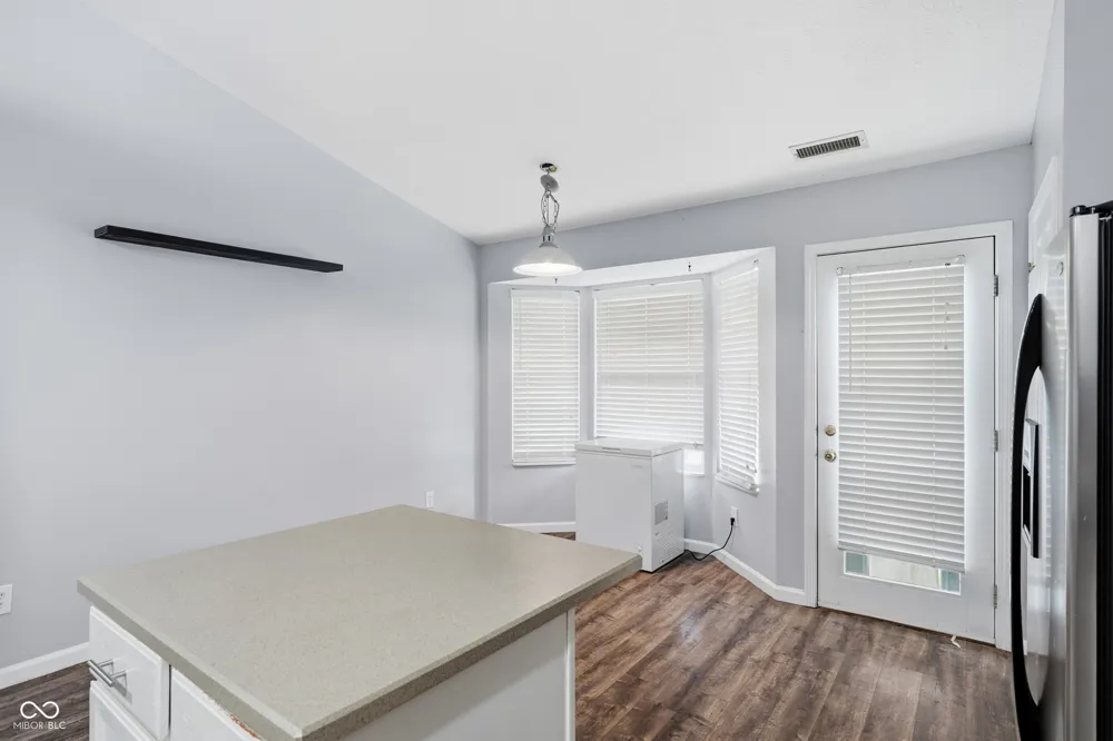 3217 Creekshore Drive Indianapolis, IN 46268