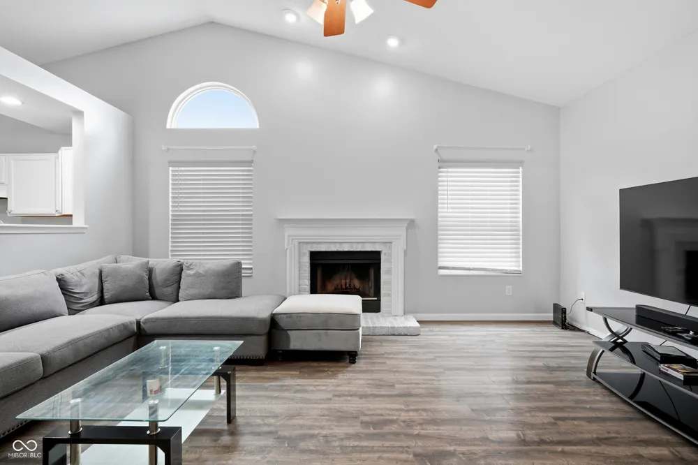 3217 Creekshore Drive Indianapolis, IN 46268