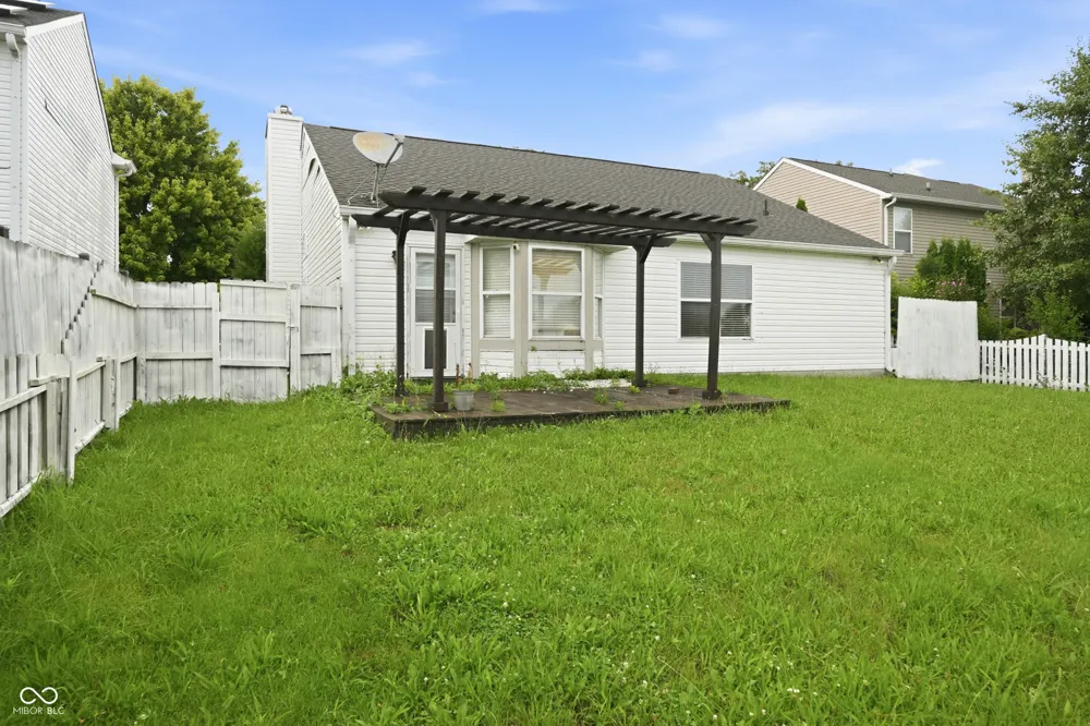 3217 Creekshore Drive Indianapolis, IN 46268