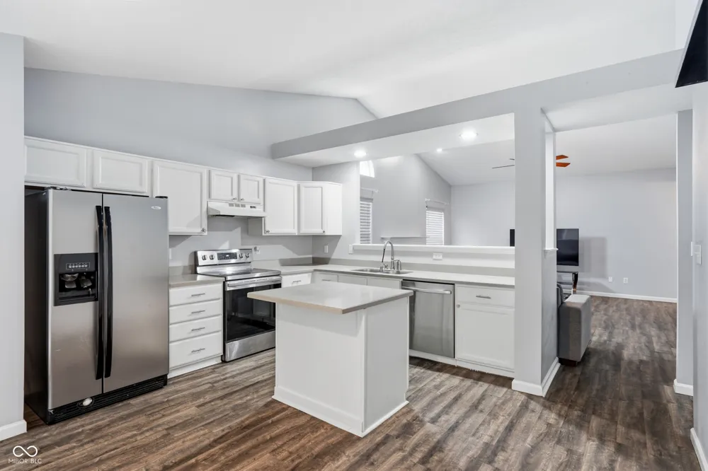 3217 Creekshore Drive Indianapolis, IN 46268