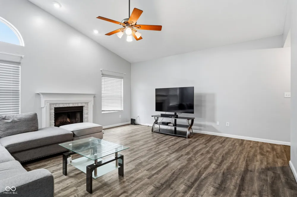 3217 Creekshore Drive Indianapolis, IN 46268