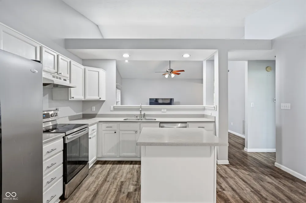 3217 Creekshore Drive Indianapolis, IN 46268