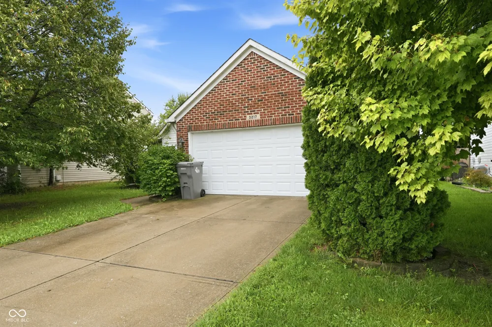 3217 Creekshore Drive Indianapolis, IN 46268