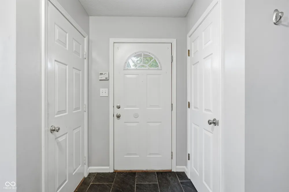 3217 Creekshore Drive Indianapolis, IN 46268