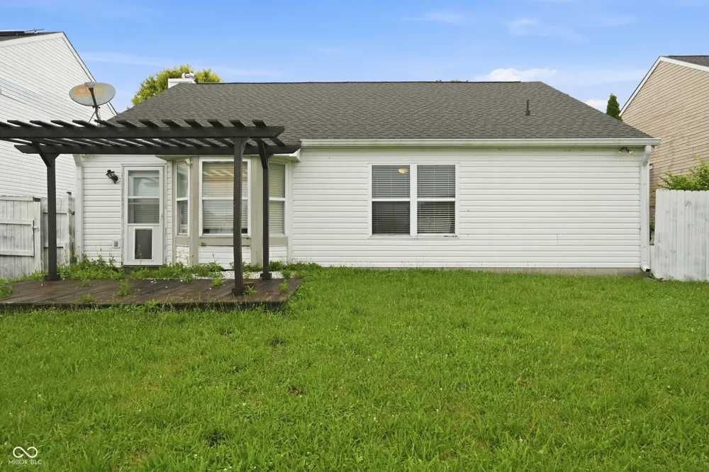 3217 Creekshore Drive Indianapolis, IN 46268