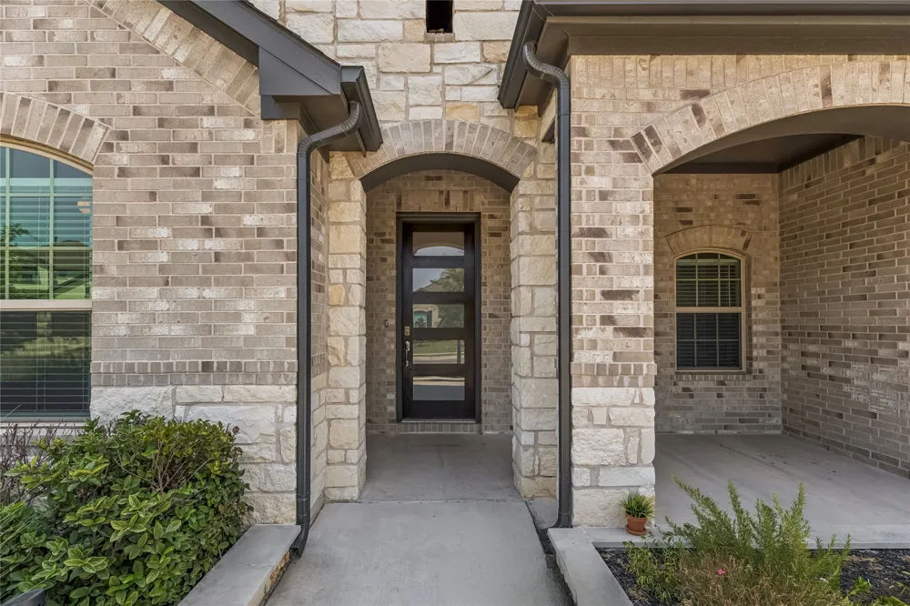 20321 Clare Island Bend Pflugerville, TX 78660