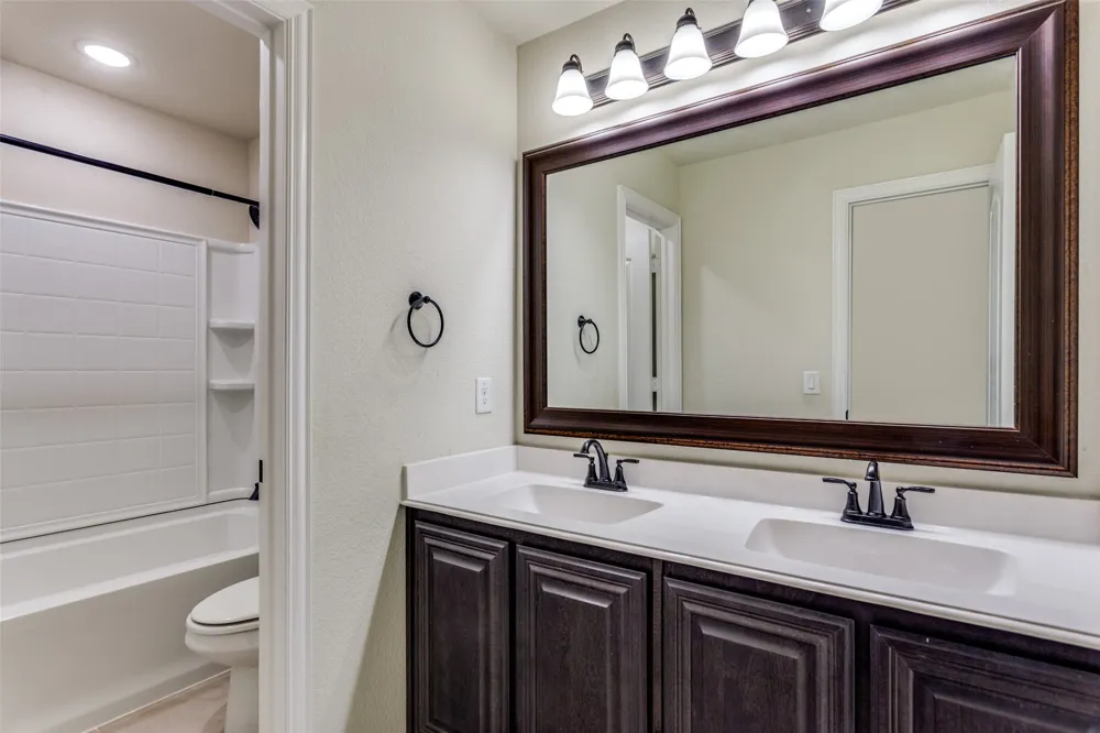 1029 Palo Oaks Drive Burleson, TX 76028