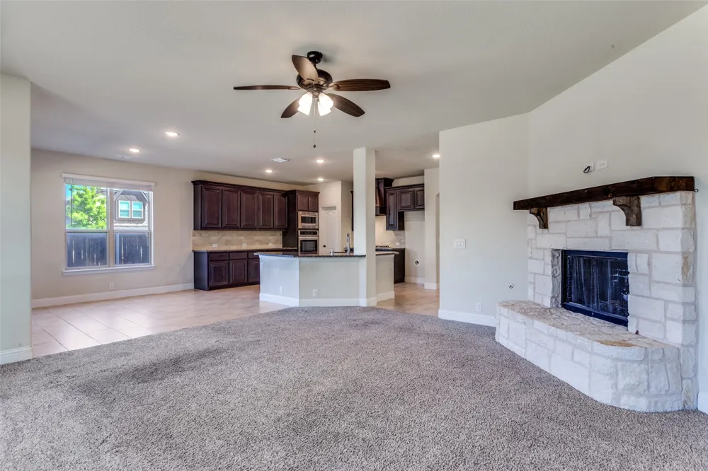1029 Palo Oaks Drive Burleson, TX 76028