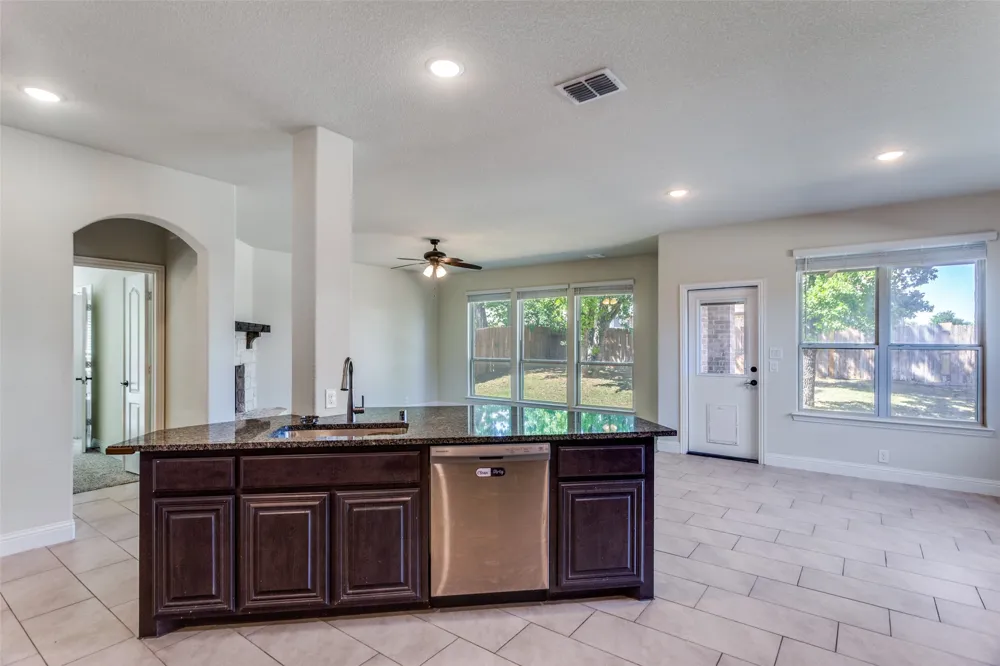 1029 Palo Oaks Drive Burleson, TX 76028