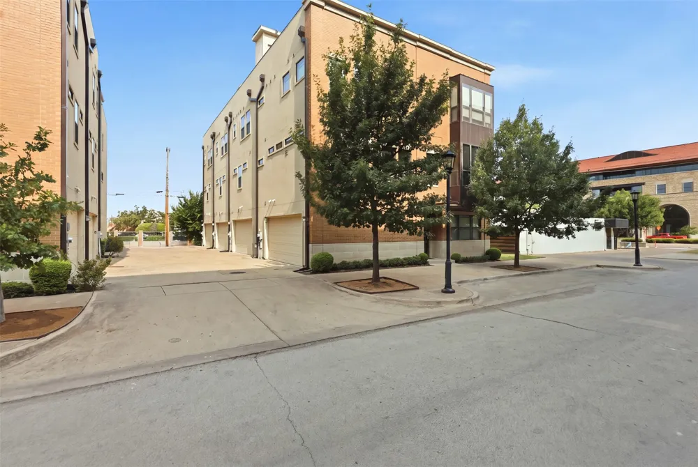 1114 S Adams Street Fort Worth, TX 76104