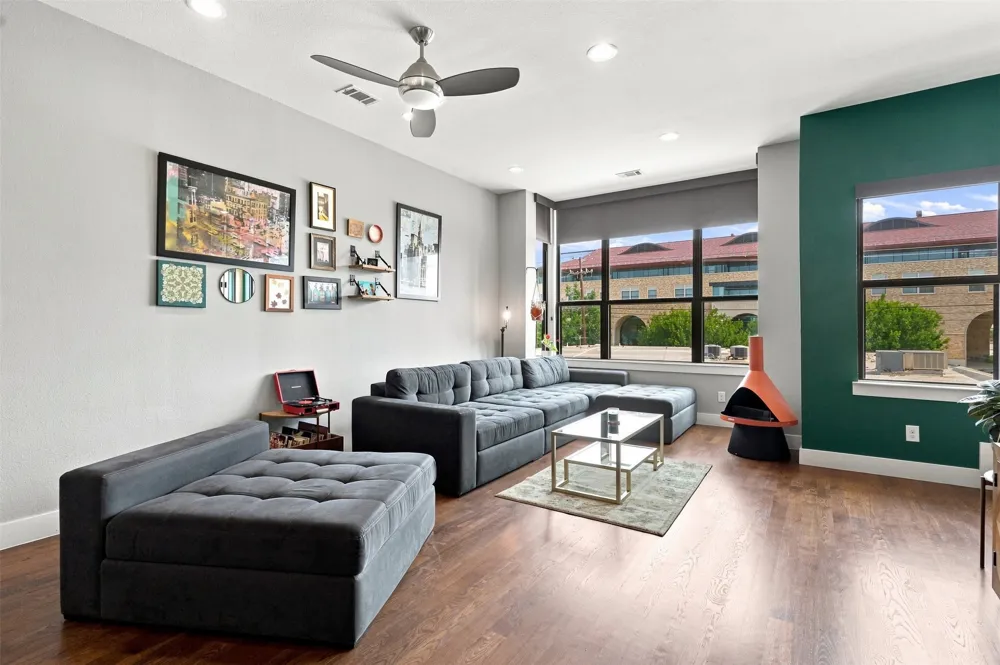 1114 S Adams Street Fort Worth, TX 76104