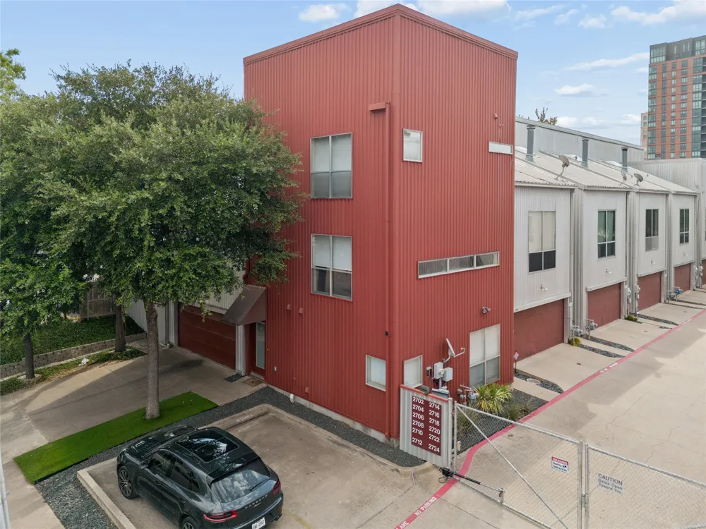 2714 Shelby Avenue Dallas, TX 75219
