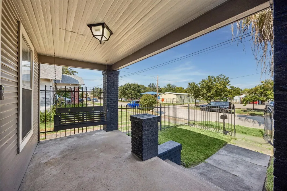 2105 Lawrence Street Houston, TX 77008