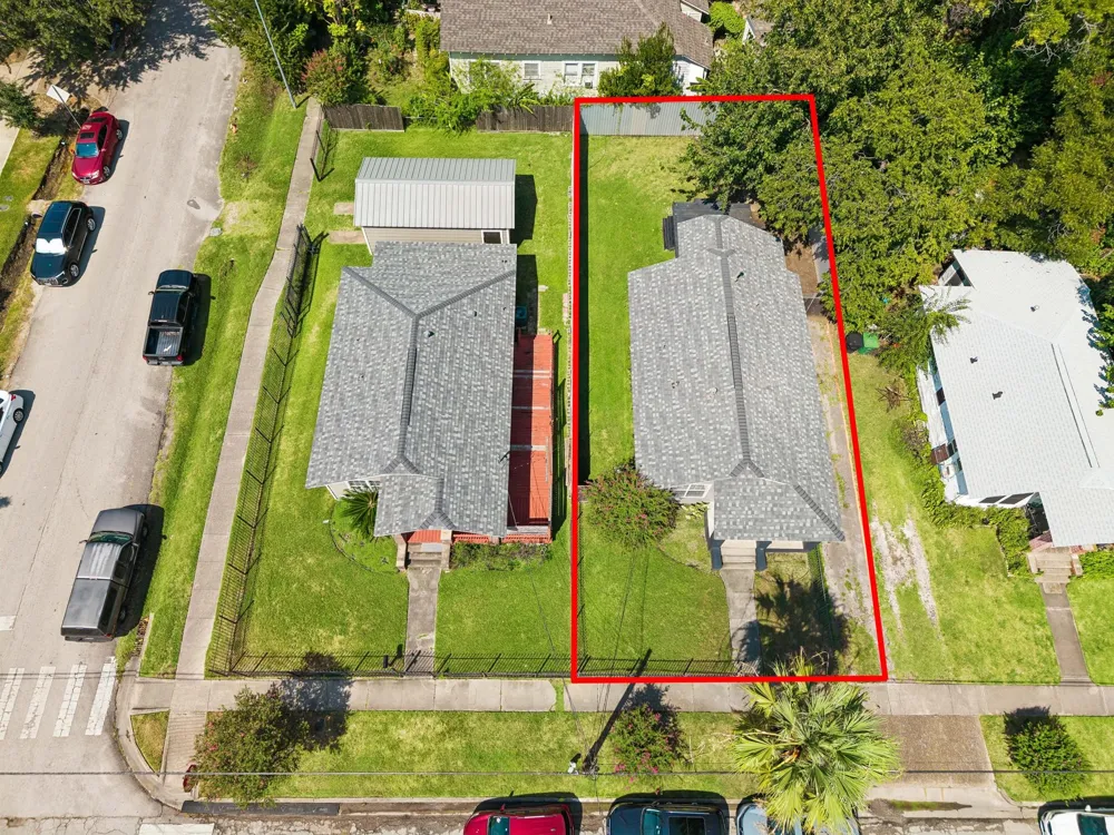 2105 Lawrence Street Houston, TX 77008