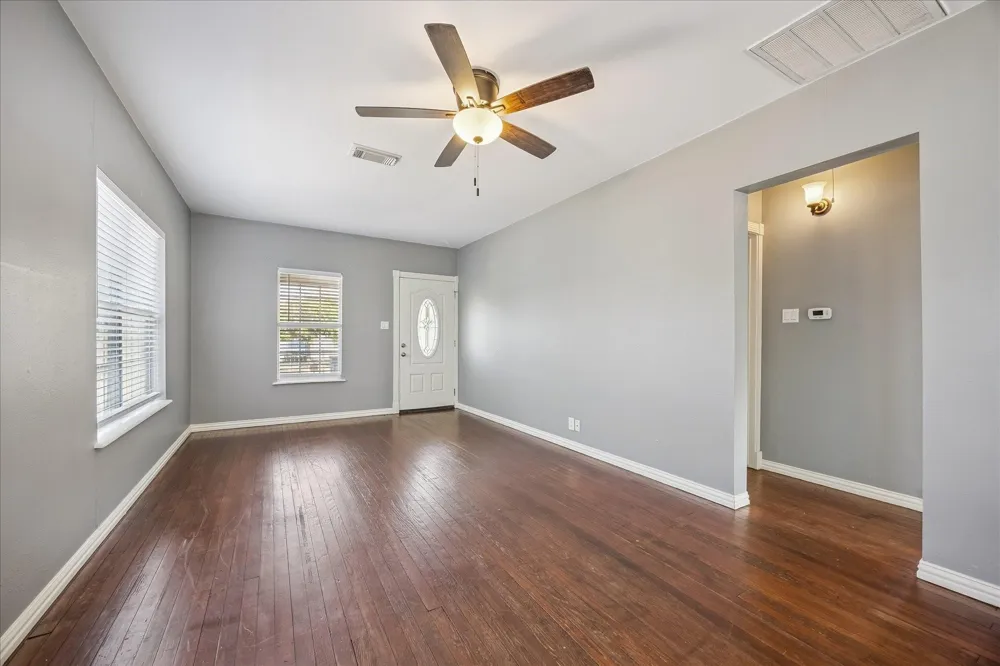 2105 Lawrence Street Houston, TX 77008