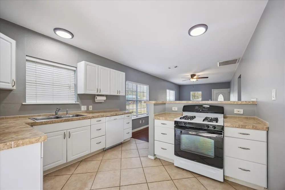 2105 Lawrence Street Houston, TX 77008