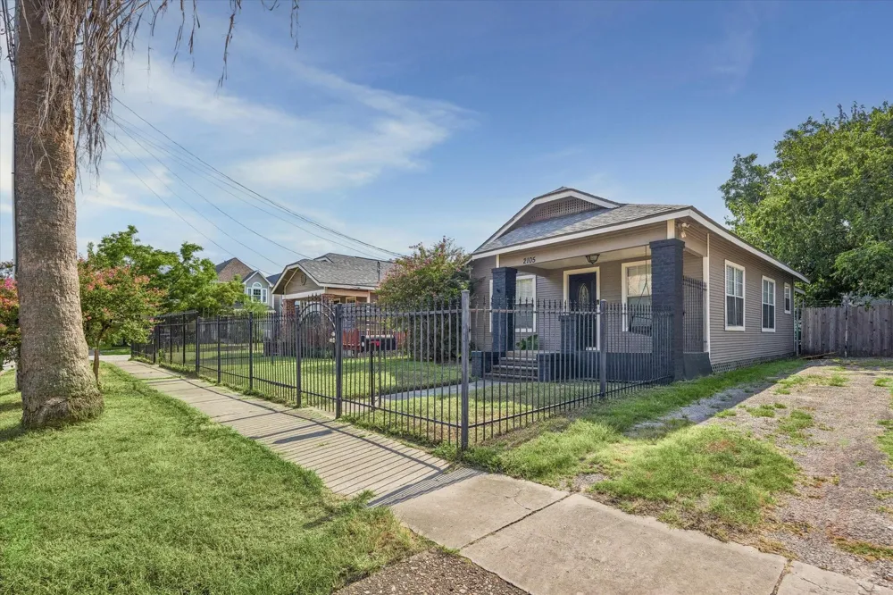 2105 Lawrence Street Houston, TX 77008