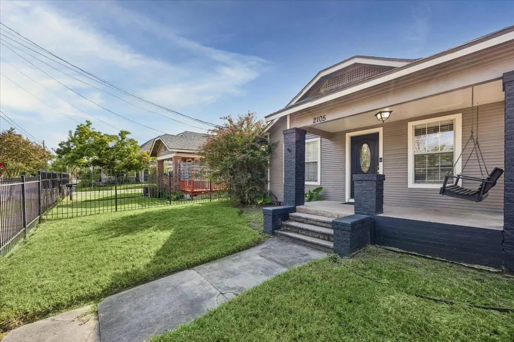 2105 Lawrence Street Houston, TX 77008