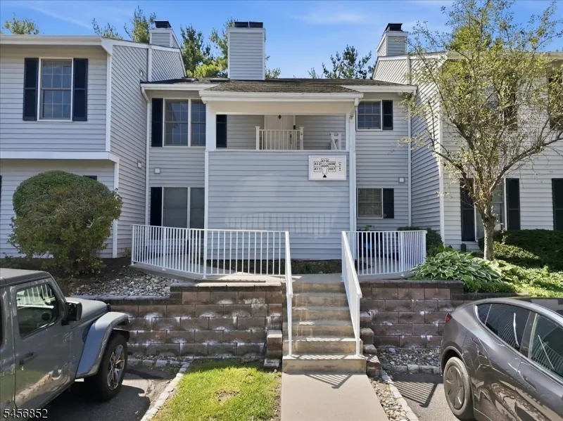 410 Ferncrest Ct Readington, NJ 08887