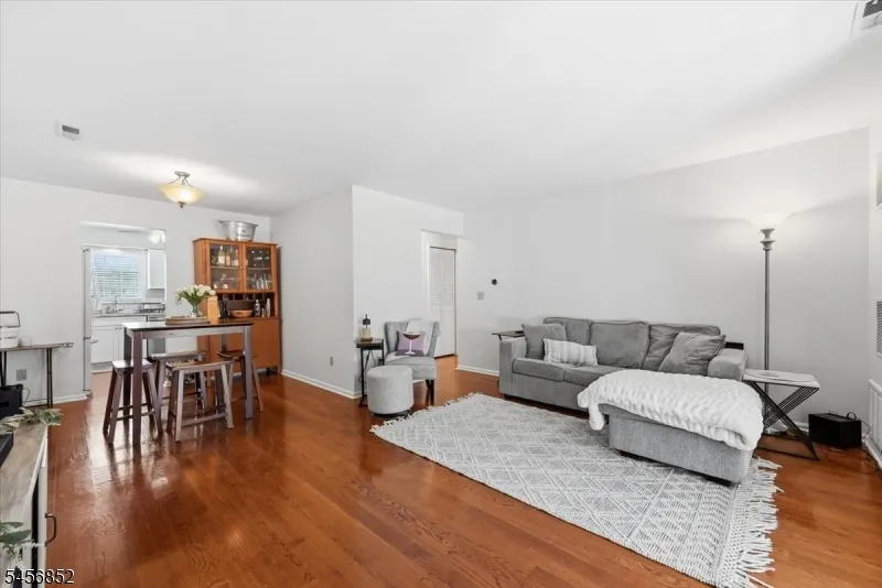 410 Ferncrest Ct Readington, NJ 08887