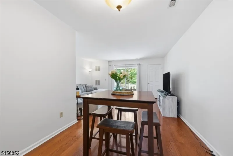 410 Ferncrest Ct Readington, NJ 08887