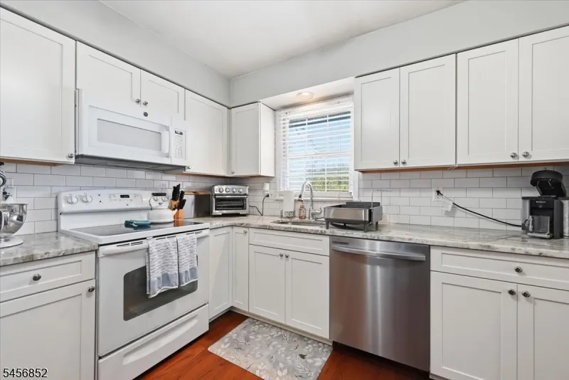 410 Ferncrest Ct Readington, NJ 08887