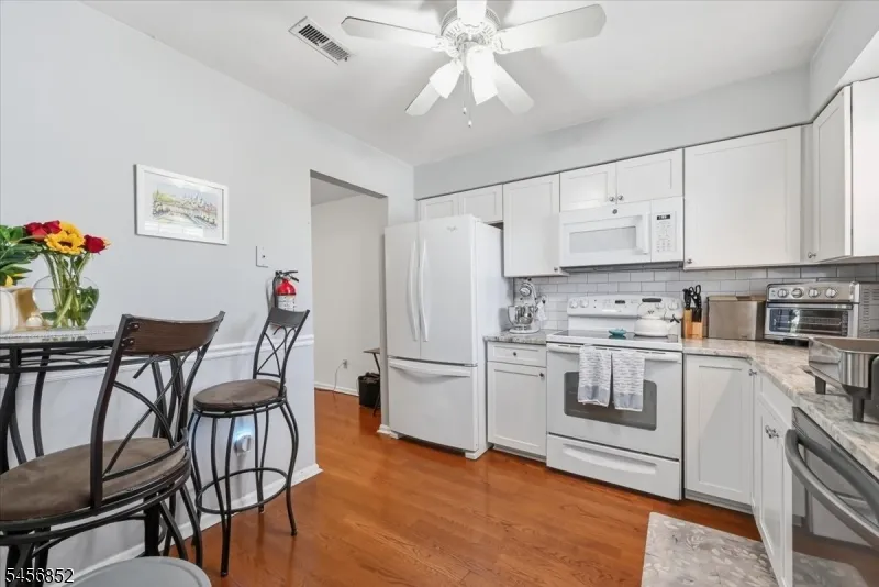 410 Ferncrest Ct Readington, NJ 08887