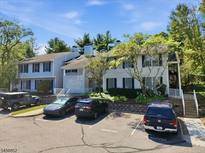 410 Ferncrest Ct Readington, NJ 08887