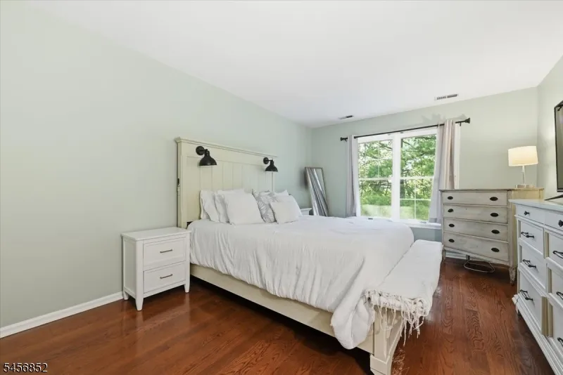 410 Ferncrest Ct Readington, NJ 08887
