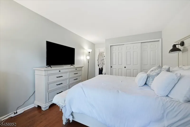 410 Ferncrest Ct Readington, NJ 08887