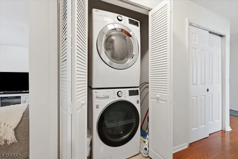 410 Ferncrest Ct Readington, NJ 08887
