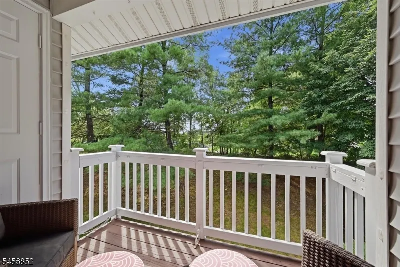 410 Ferncrest Ct Readington, NJ 08887