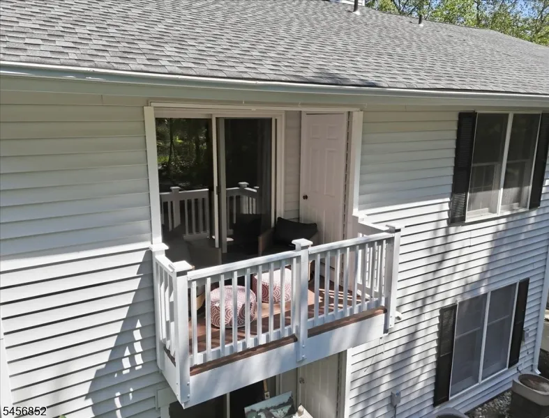 410 Ferncrest Ct Readington, NJ 08887