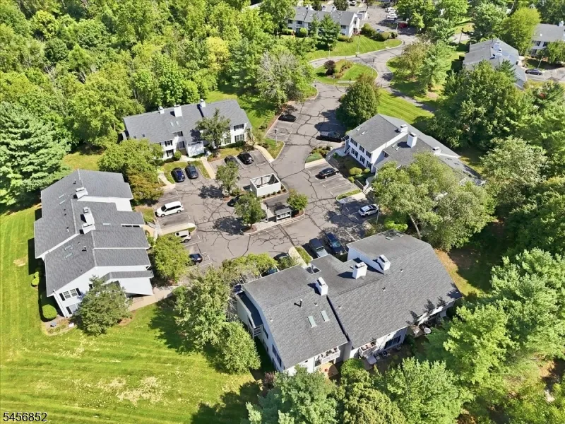 410 Ferncrest Ct Readington, NJ 08887