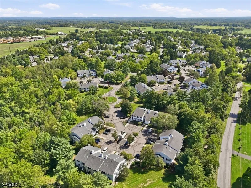 410 Ferncrest Ct Readington, NJ 08887