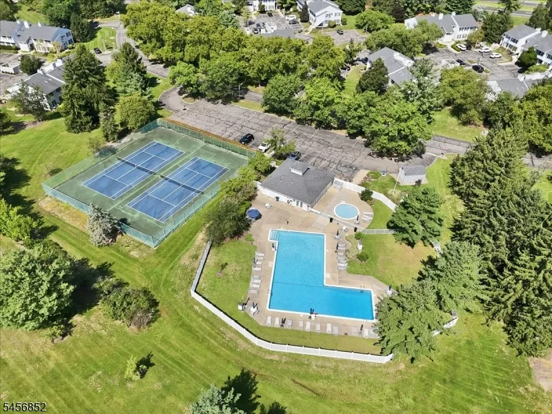 410 Ferncrest Ct Readington, NJ 08887