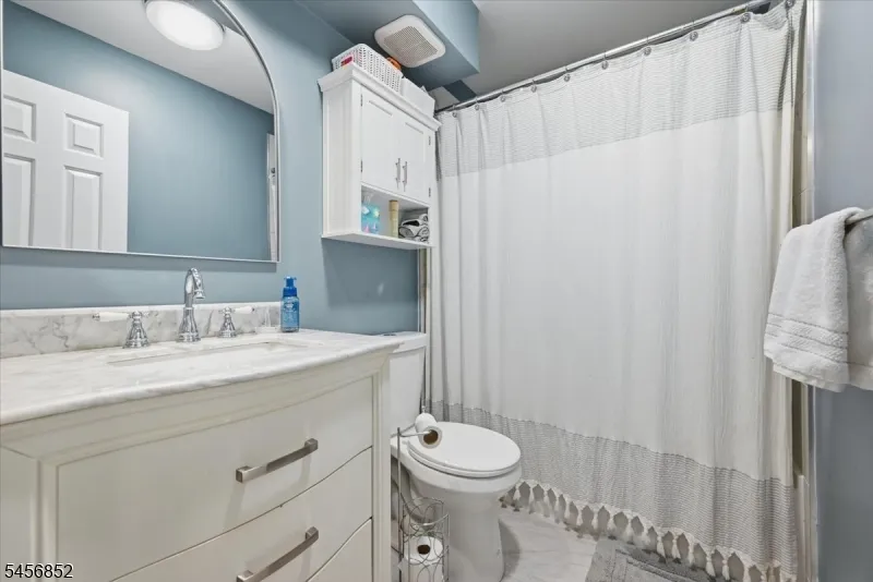 410 Ferncrest Ct Readington, NJ 08887
