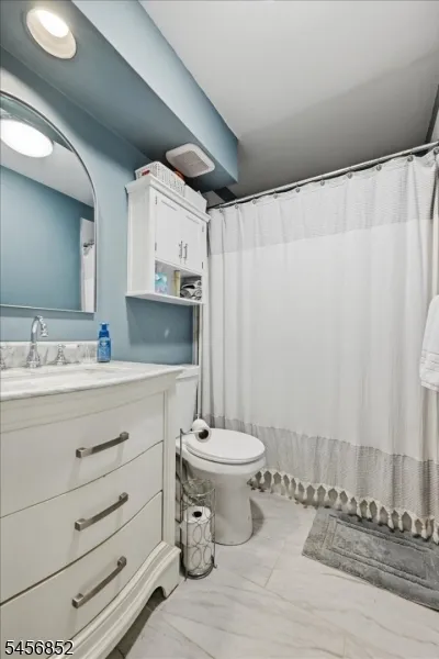 410 Ferncrest Ct Readington, NJ 08887