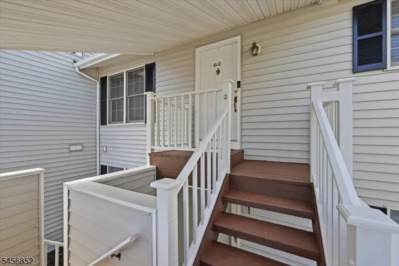 410 Ferncrest Ct Readington, NJ 08887