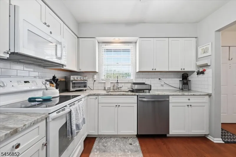 410 Ferncrest Ct Readington, NJ 08887