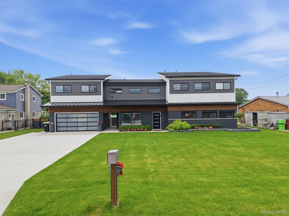 37645 Lakeville Street Harrison Charter Township, MI 48045
