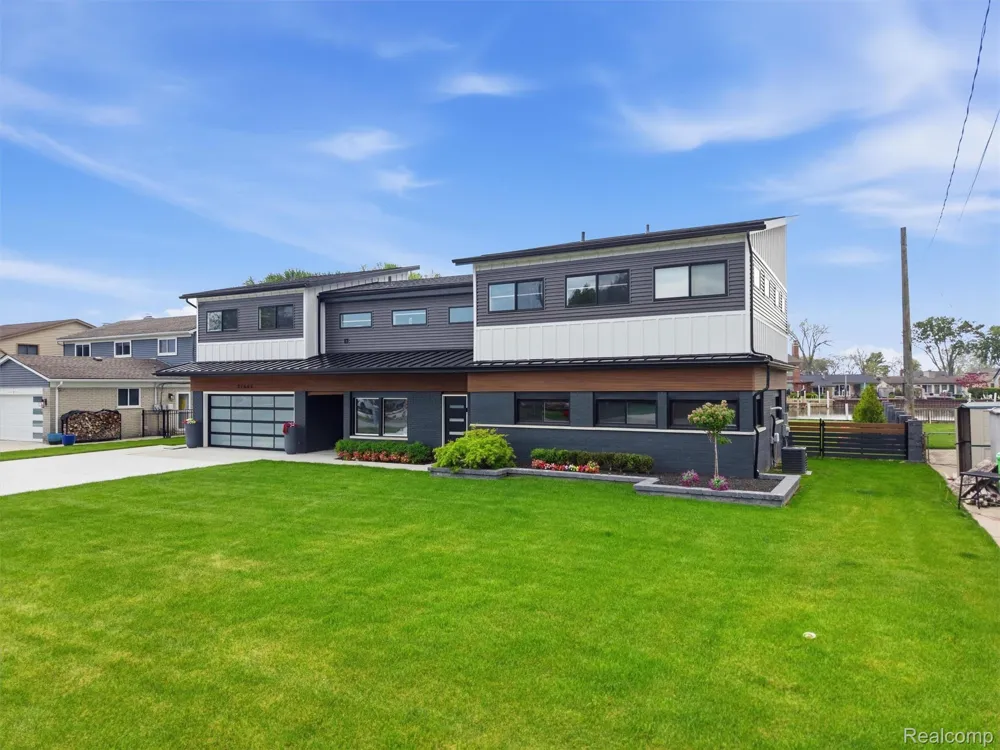 37645 Lakeville Street Harrison Charter Township, MI 48045