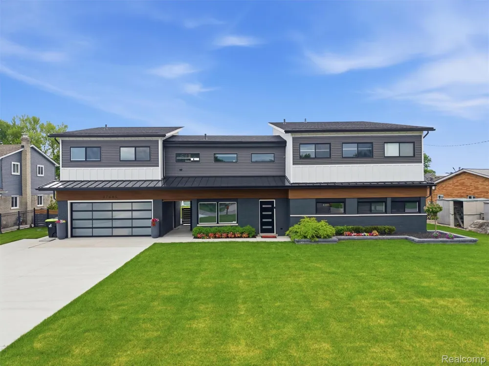 37645 Lakeville Street Harrison Charter Township, MI 48045
