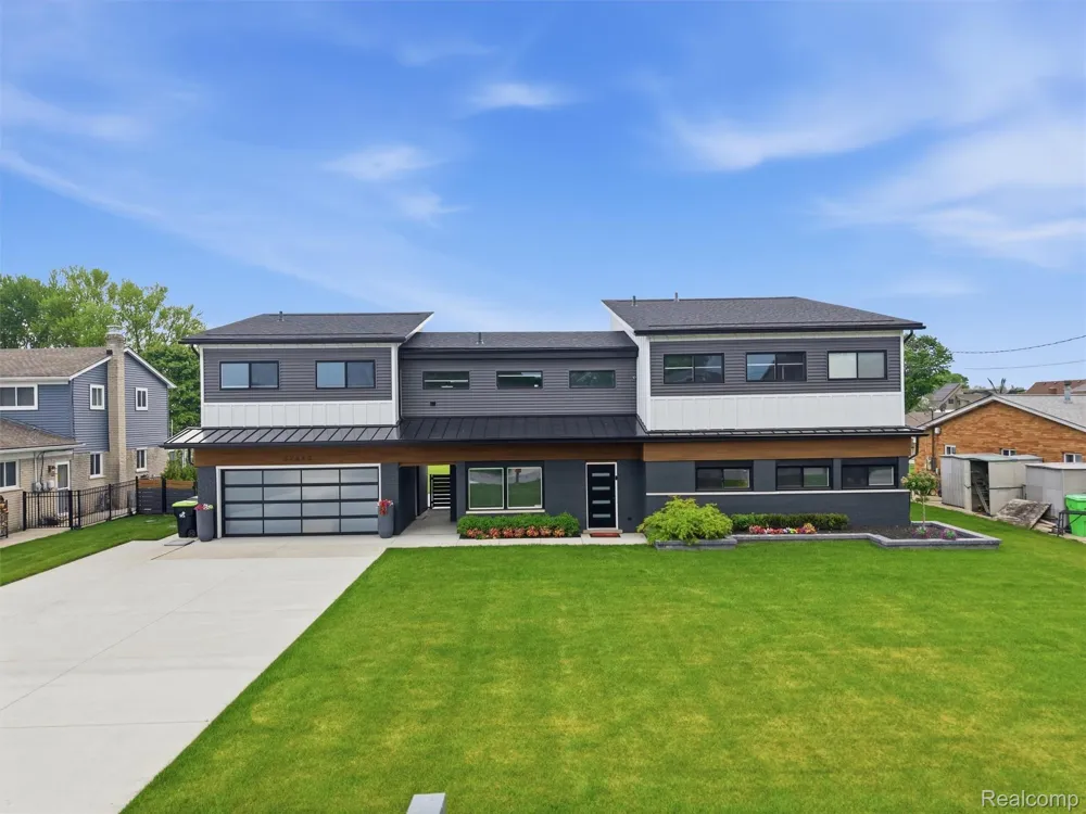 37645 Lakeville Street Harrison Charter Township, MI 48045